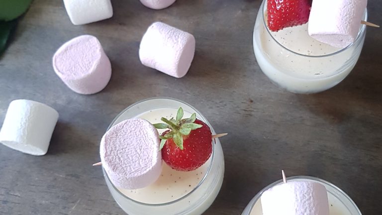 Panna cotta vanille, fraise et marshmallow